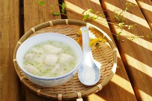 [Chế biến]-Chè khoai sọ bột báng nước cốt dừa