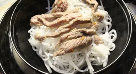 [Chế biến]-Phở bò viên sa tế