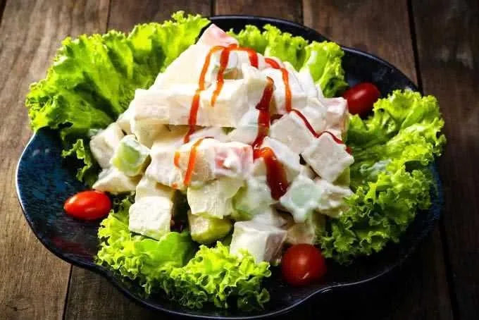 Chỉ vài phút là có ngay món salad thanh mát, ăn không lo tăng cân mà còn dưỡng da sáng mịn màng