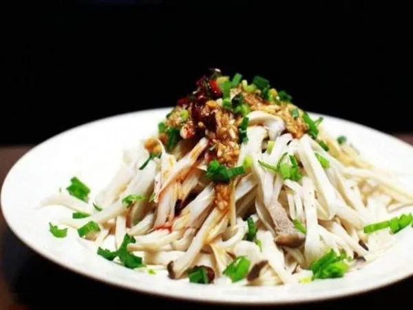 Chỉ vài phút là có ngay món salad thanh mát, ăn không lo tăng cân mà còn dưỡng da sáng mịn màng