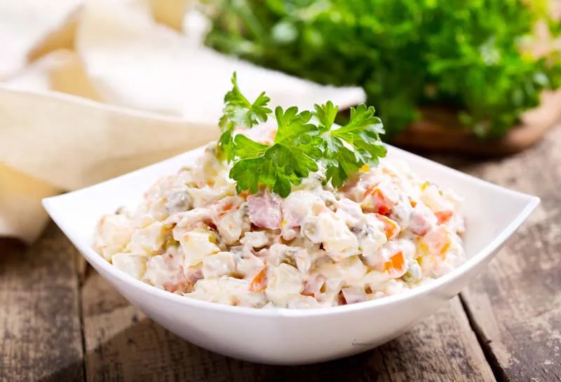 Chỉ vài phút là có ngay món salad thanh mát, ăn không lo tăng cân mà còn dưỡng da sáng mịn màng