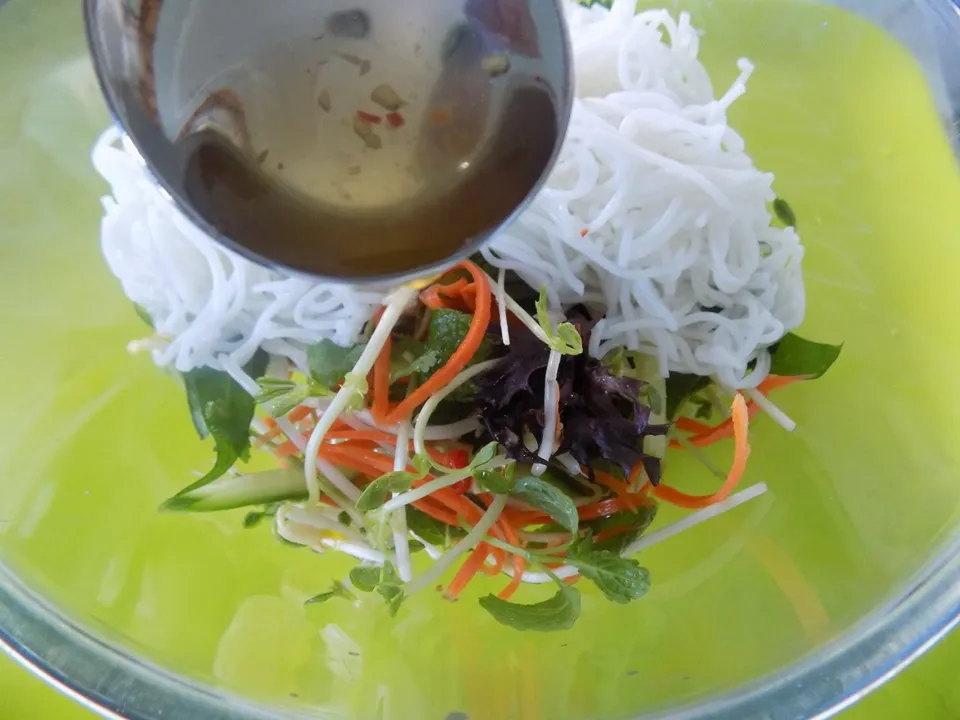 Cuối tuần làm salad thịt bò ngon hết nấc, chồng con tấm tắc khen mãi