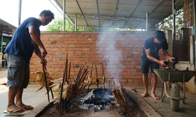 Đà Lạt đã hết mưa bão chưa, để ta trở lại tìm gà nướng – cơm lam?