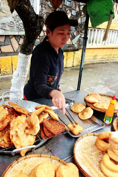 Đến Hội An ăn cao lầu, cơm gà, chè bắp