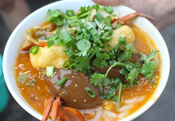 Địa chỉ cuối tuần: 2 tiệm bánh canh ‘đắt xắt ra miếng’