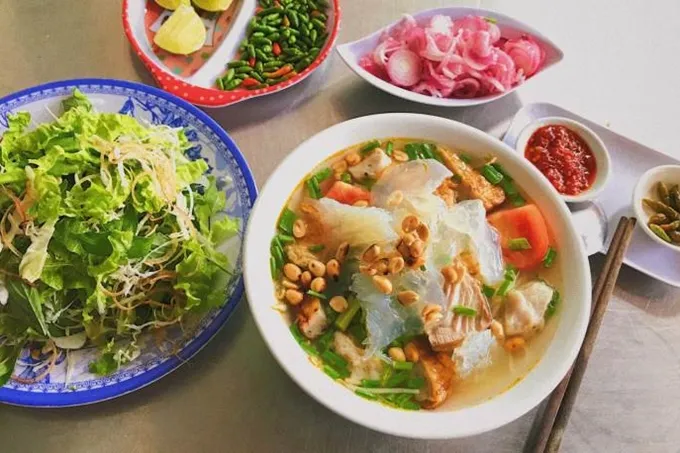 Địa chỉ cuối tuần: Ba kiểu bún chả cá ở Sài Gòn