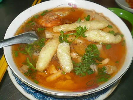 Điểm tâm bằng món bánh canh cua biển