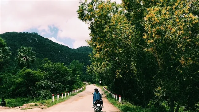 Gà đốt lá chúc: Lạ mà quen, quen mà lạ