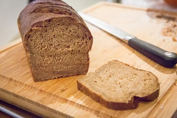 Hóa ra bảo quản bánh mì qua đêm mà vẫn tươi ngon, giòn lâu không hề khó!