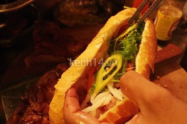 Khám phá “thiên đường” bánh mì heo quay ở Sài Gòn