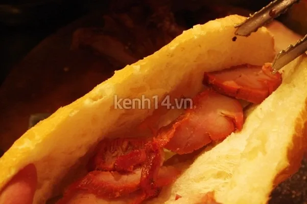 Khám phá “thiên đường” bánh mì heo quay ở Sài Gòn