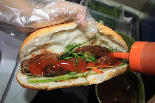 Khám phá “thiên đường” bánh mì heo quay ở Sài Gòn