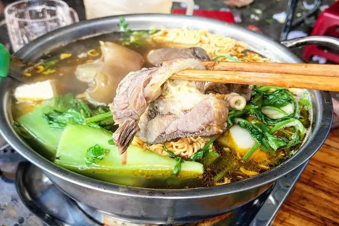 Lẩu bò Ba Toa là món đặc sản ở đâu? Hương vị có gì đặc biệt?