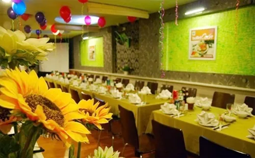 Mới lạ buffet cuốn ở Hà Nội