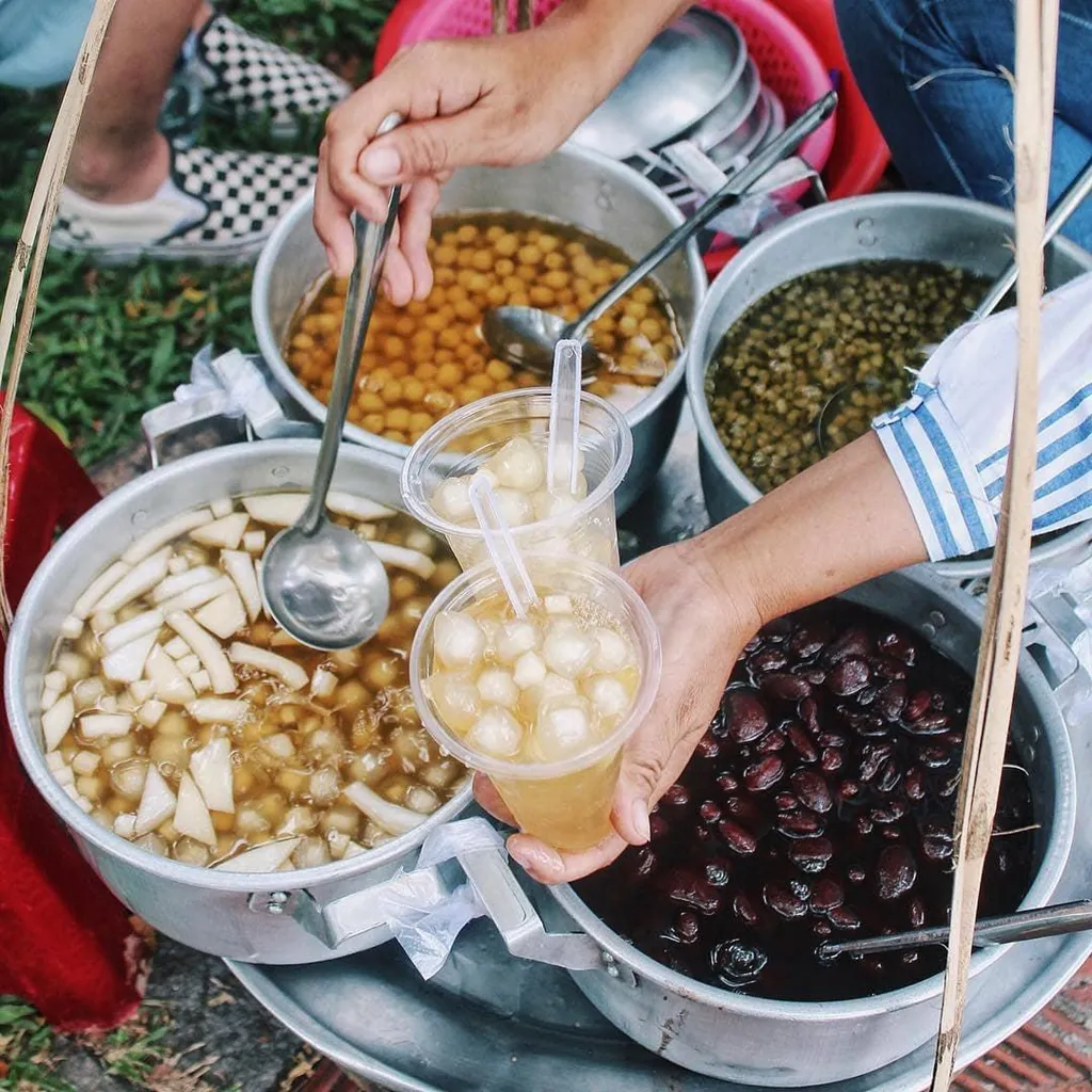 Người Sài Gòn mê bún bò Huế: Gần 40 năm vị bún kiểu Hoa ở quận 3