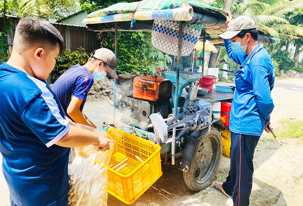 Nhớ mãi vị bánh ống quê