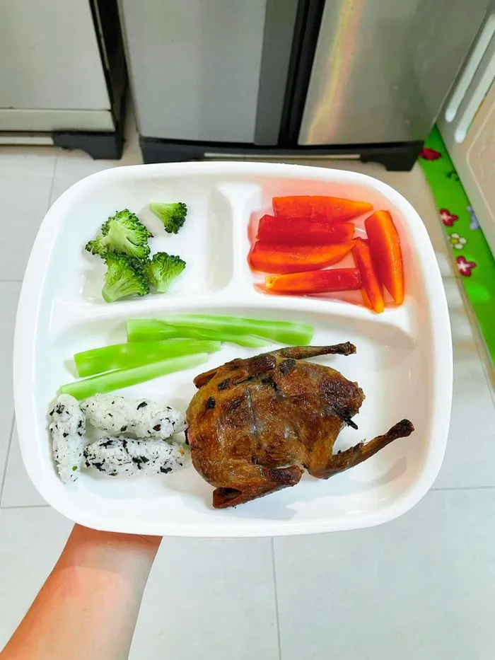 Những mẫu cơm bento cho bé ’siêu’ dễ thương, chứa đựng tình yêu của người mẹ 31 t.uổi