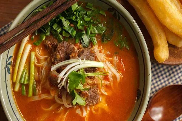 Phở bò sốt vang ngon đậm đà, hương vị khó quên ngày se lạnh