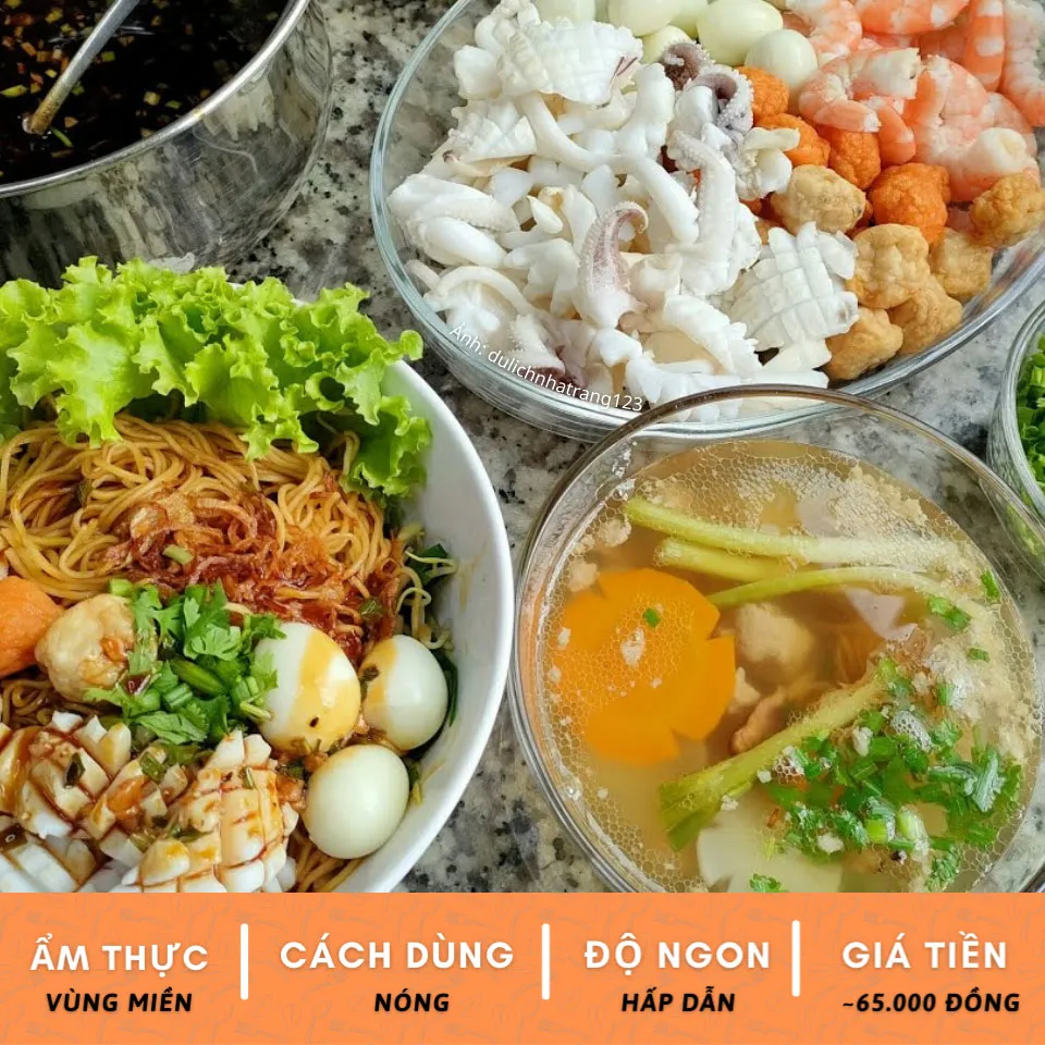 Quán bánh canh gần 20 năm nổi tiếng ở Nha Trang