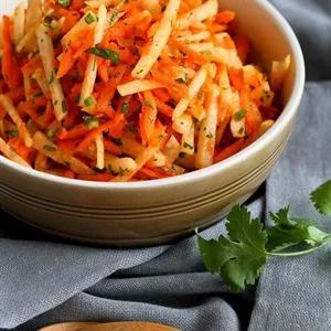 Salad củ sắn cà rốt