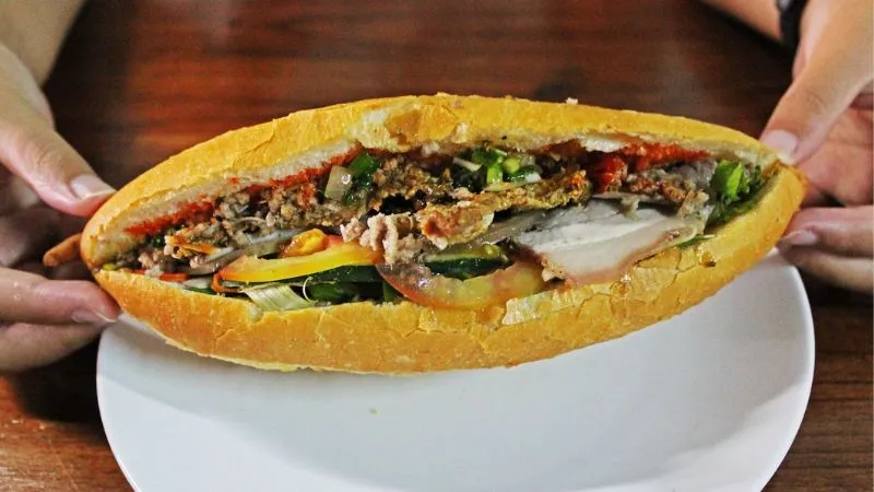 Thả miếng bánh mì cũ vào nồi cơm ai cũng tưởng dại nhưng kết quả lại vô cùng bất ngờ