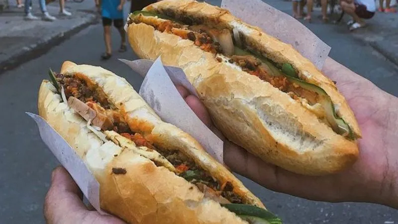 Thả miếng bánh mì cũ vào nồi cơm ai cũng tưởng dại nhưng kết quả lại vô cùng bất ngờ