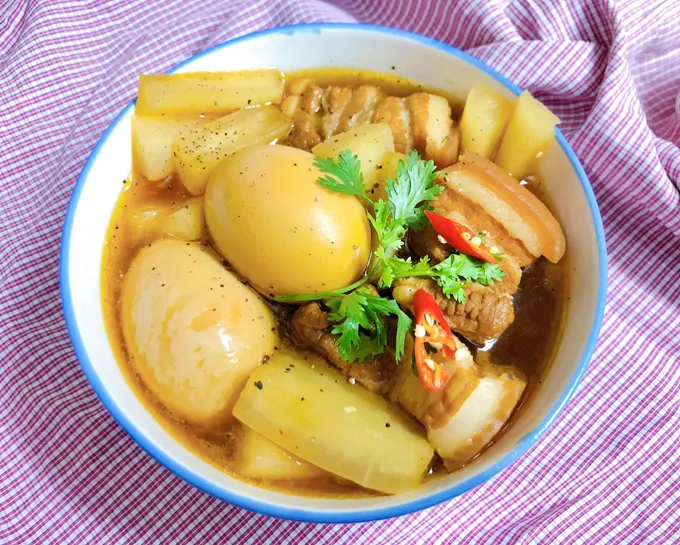 Thịt kho củ cải trắng