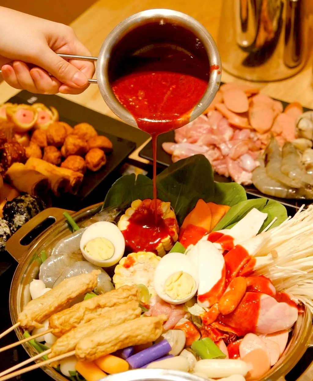 Thưởng thức buffet giá bình dân ở TP.HCM