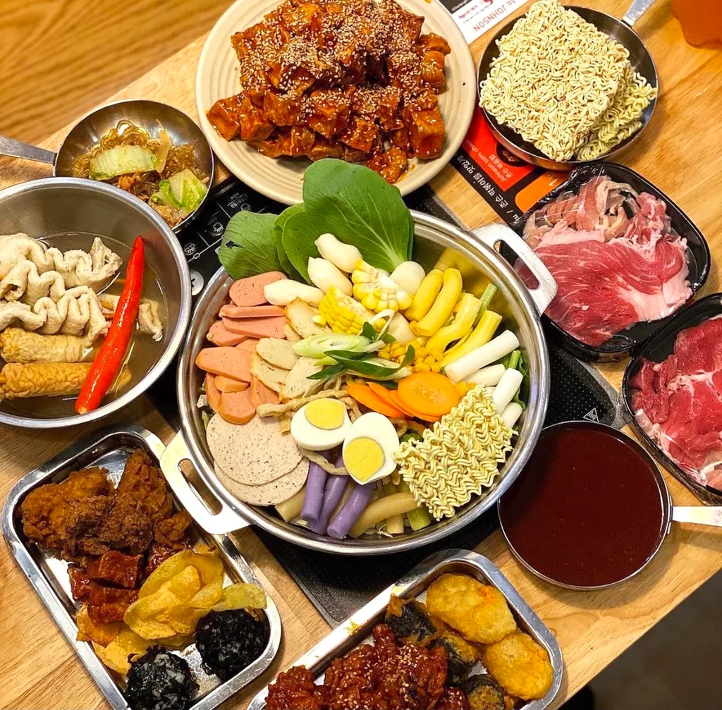 Thưởng thức buffet giá bình dân ở TP.HCM