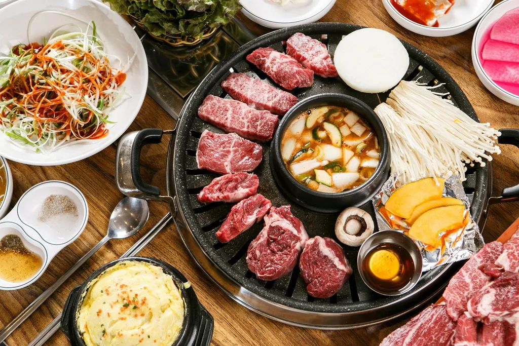 Tiệc Giáng sinh với buffet nướng, lẩu tại TP.HCM