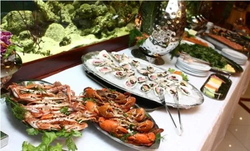 Trải nghiệm hương vị hấp dẫn của buffet hải sản Biển Đông