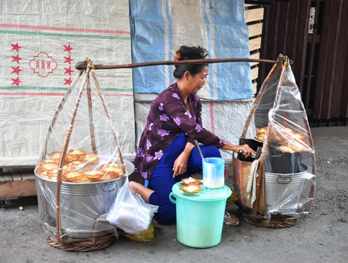 Trót yêu bánh vỉa hè Sài Gòn