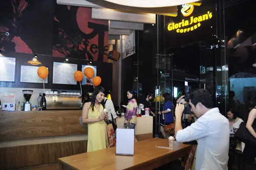 Uống Gloria Jean’s Coffees rinh Ipad 2