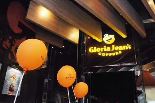 Uống Gloria Jean’s Coffees rinh Ipad 2