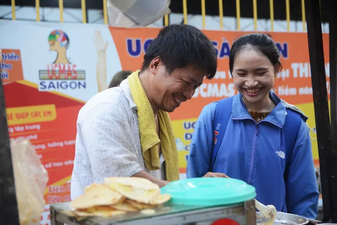 Xe bánh nướng làm khách ‘đau bụng’, anh chủ cam kết ‘kể không cười không lấy t.iền’